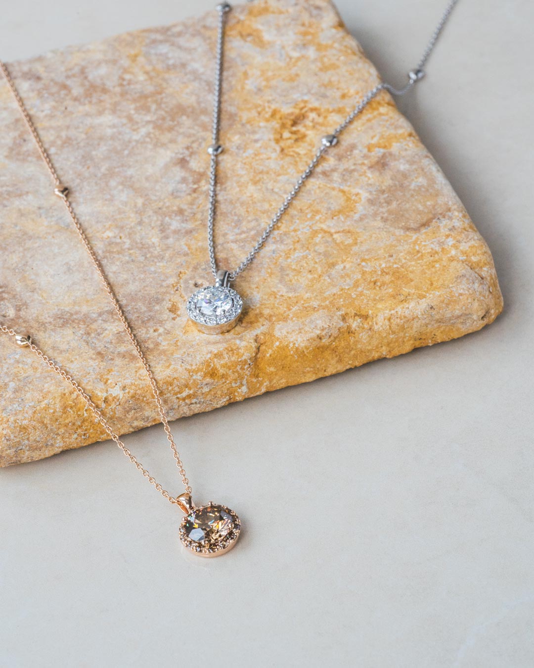 Halsschmuck bei Juwelier Krebber aus Gold