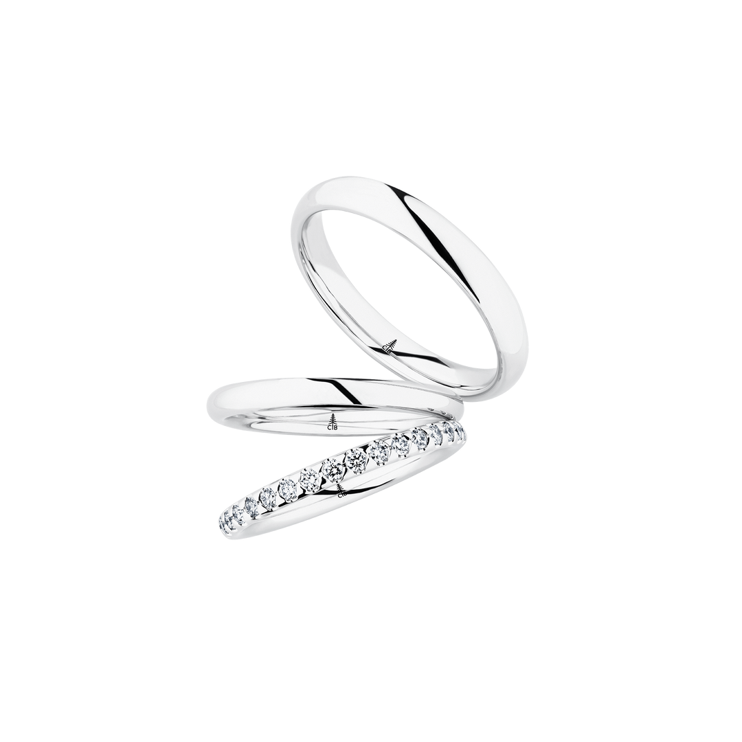 Entdecken Sie das Trauring Set von Christian Bauer bestehend aus Damenring, Herrenring und Memoire Ring aus poliertem Weißgold. Der Damen und Herrenring sind im schlichten poliertem Design gehalten, während der Moore Ring mit unkenden Brillanten überzeugt