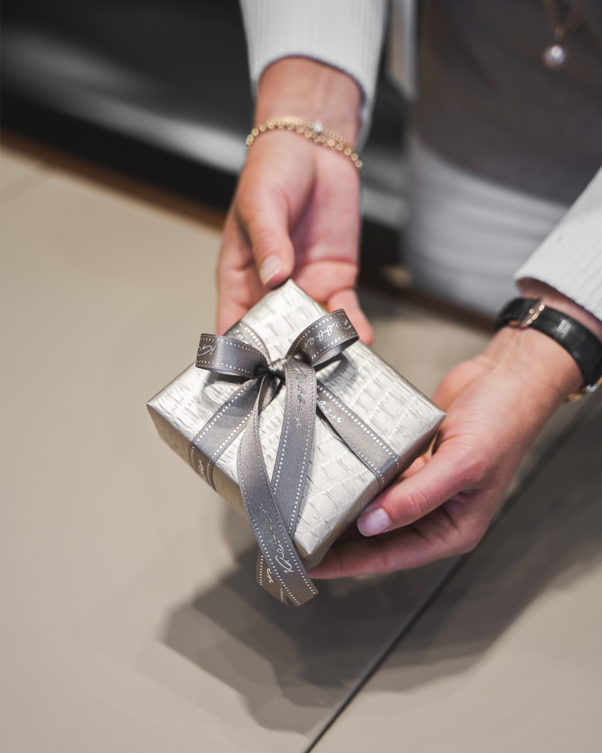 Geschenke für Damen bis 2000€