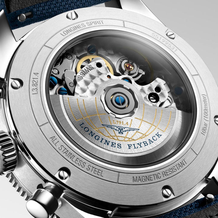 Longines Spirit Flyback mit der Referenz L3.821.4.93.2 besteht aus Edelstahl und Keramik. Saphirglasboden