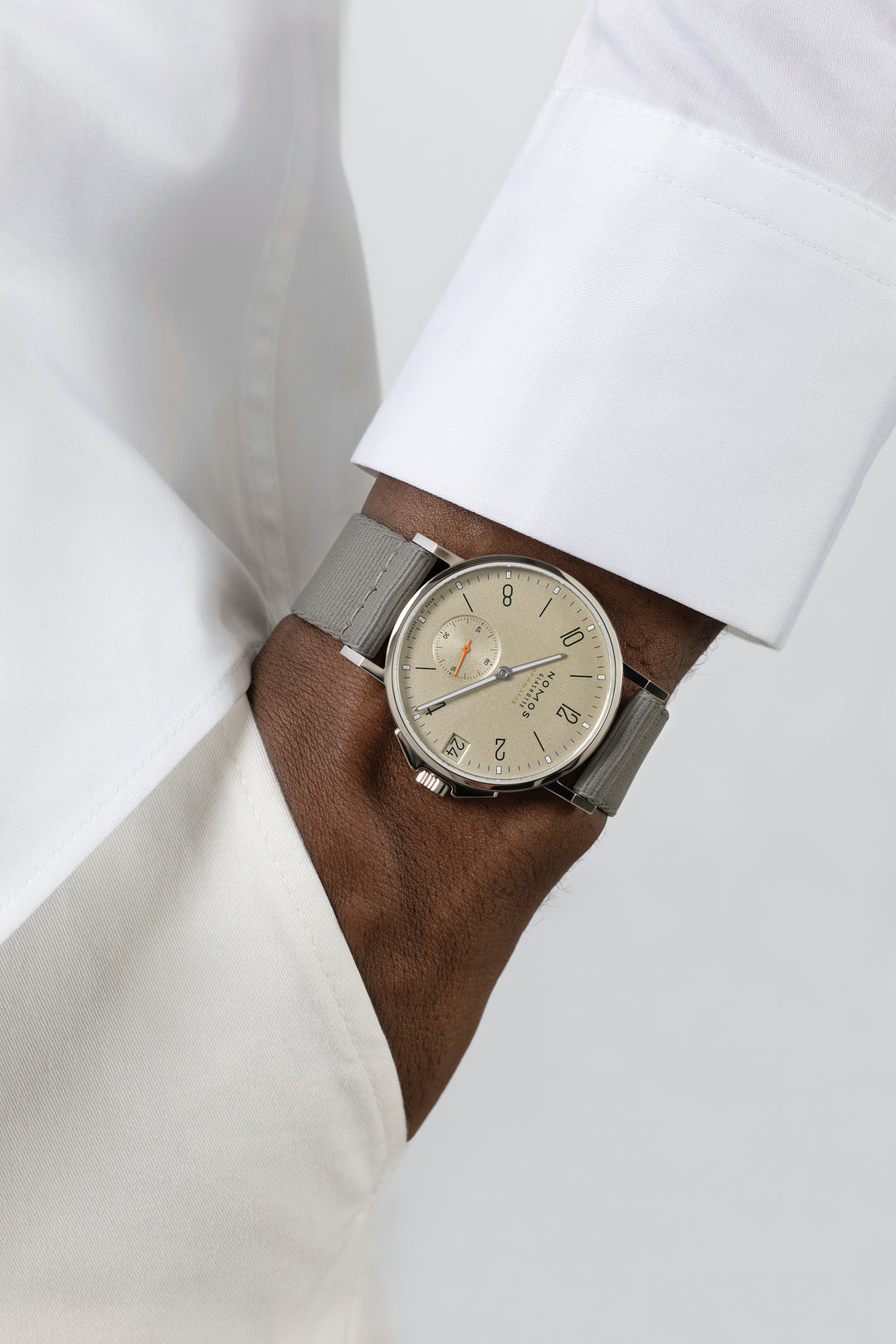 NOMOS Glashütte - Ahoi neomatik 38 Datum sand - 517 - Automatikwerk - sandfarben - 38,5 mm - Herren- und Damenuhr
