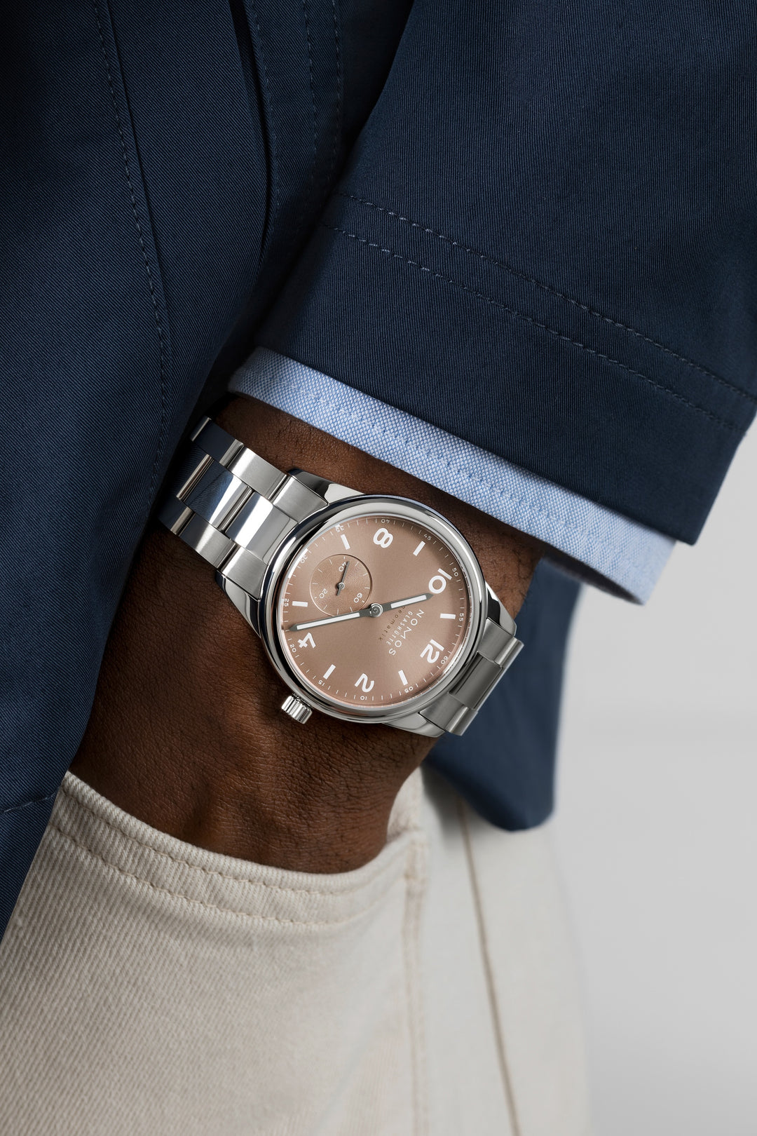 NOMOS Glashütte - Club Sport neomatik 39 ember mit der Referenz 761 besteht aus Edelstahl. Automatikwerk