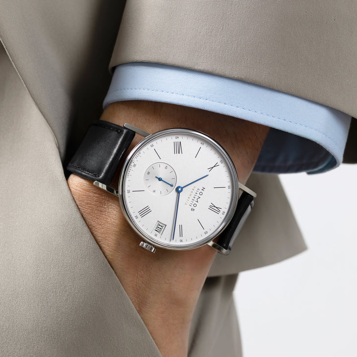 NOMOS Glashütte - Ludwig neomatik 41 Datum mit der Referenz 262 besteht aus Edelstahl. Der Durchmesser beträgt 40,5 mm mit Lederband