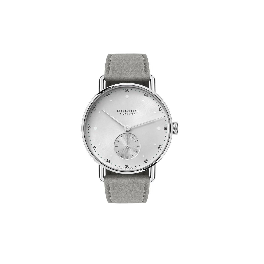 NOMOS Glashütte - Metro 33 all silver mit der Referenz 1122 besteht aus Edelstahl. Der Durchmesser beträgt 33 mm