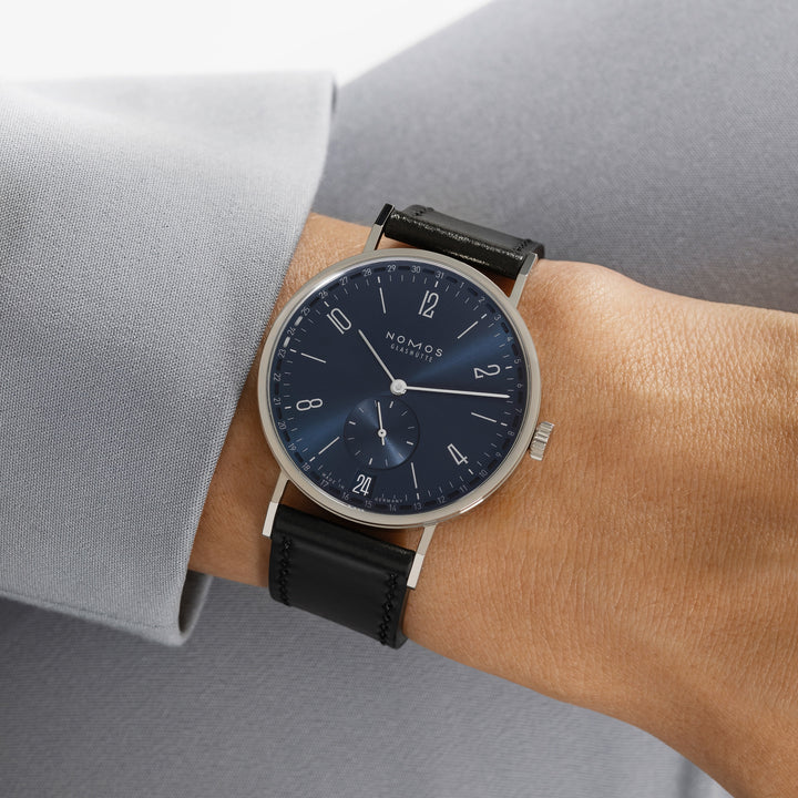 NOMOS Glashütte - Tangente 2date blau - 136 - Handaufzug - 37,5 mm- blau - Damen- und Herrenuhr mit Datumsanzeige
