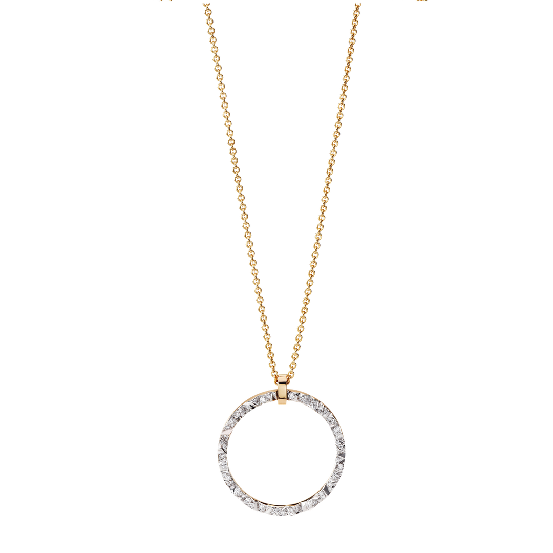 Schmuckwerk Alpen Collier GH 505 in Roségold. Der 32mm große und Alpenanhänger wir von einer 90cm langen endlos Kette getragen.