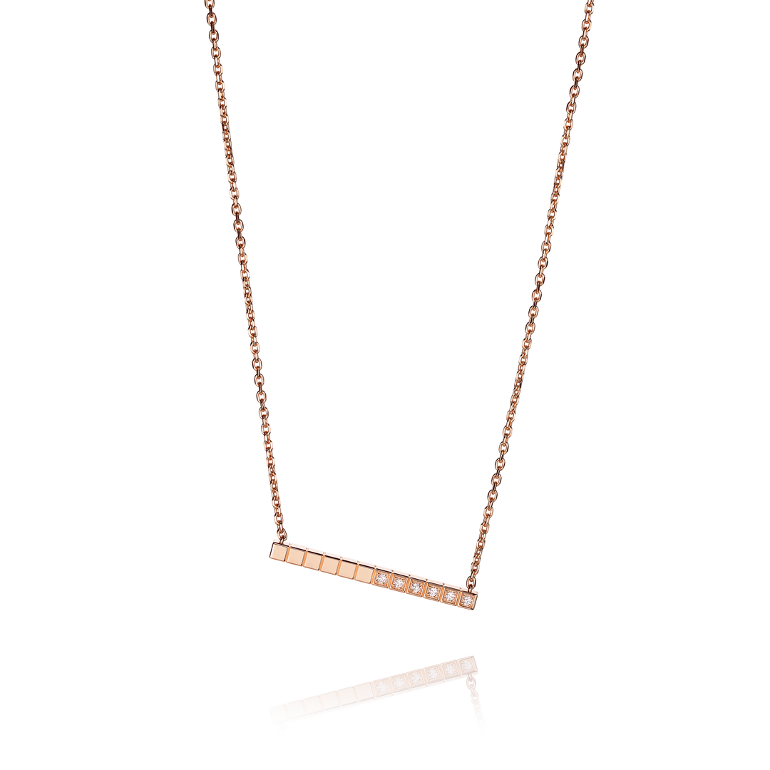 Chopard Collier " Ice Cube " Referenz 817702-5002 aus 18Karat Roségold Würfeln und 6 weißen Brillanten.