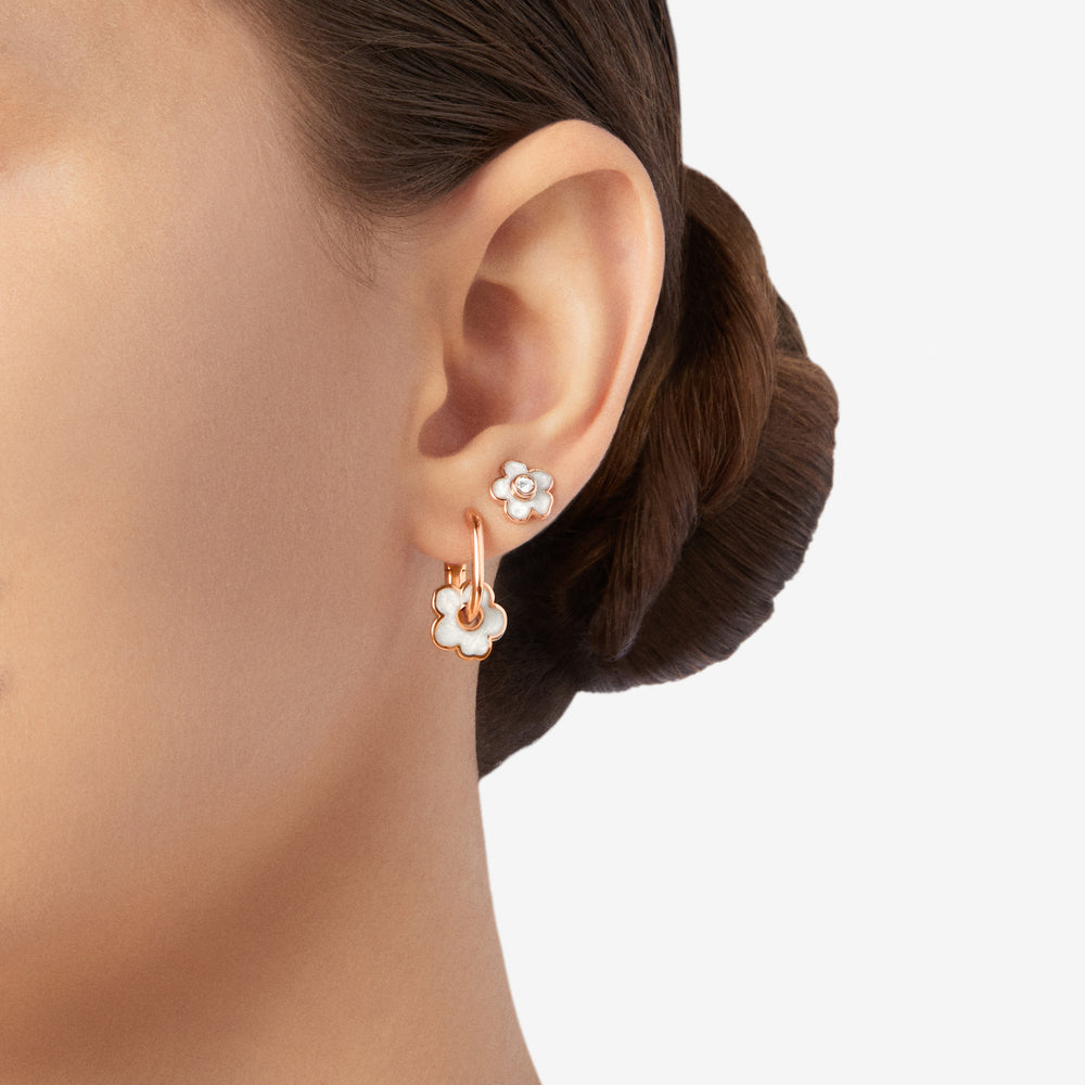 Dodo Ohrstecker Fiore Blüte aus Roségold , Emailie und Brillant