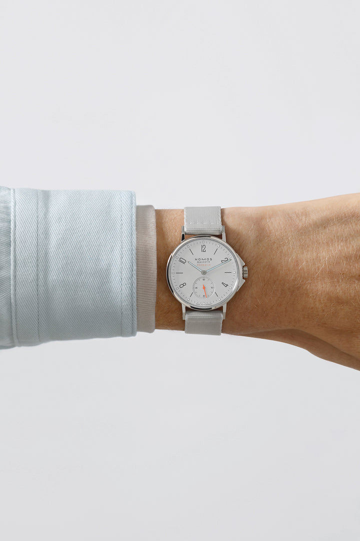 Die NOMOS Glashütte - Ahoi neomatik mit der Referenz 560 weiß