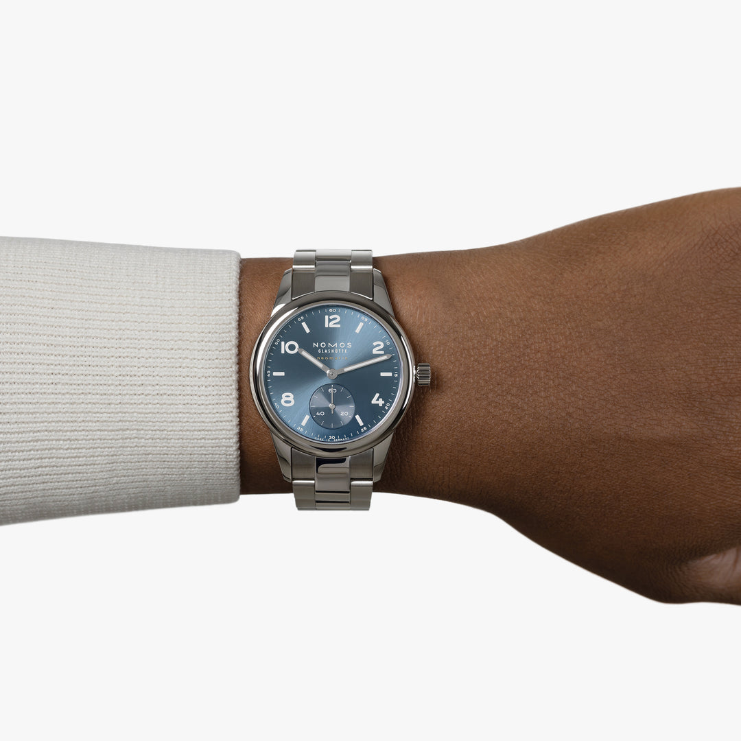 NOMOS Glashütte - Club Sport neomatik polar mit der Referenz 747