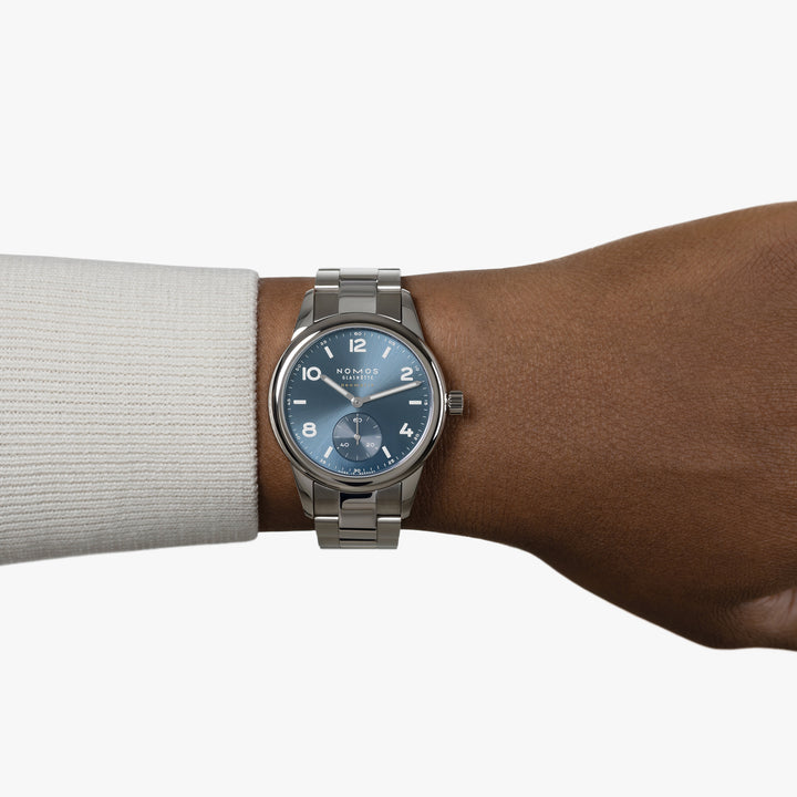 NOMOS Glashütte - Club Sport neomatik polar mit der Referenz 747