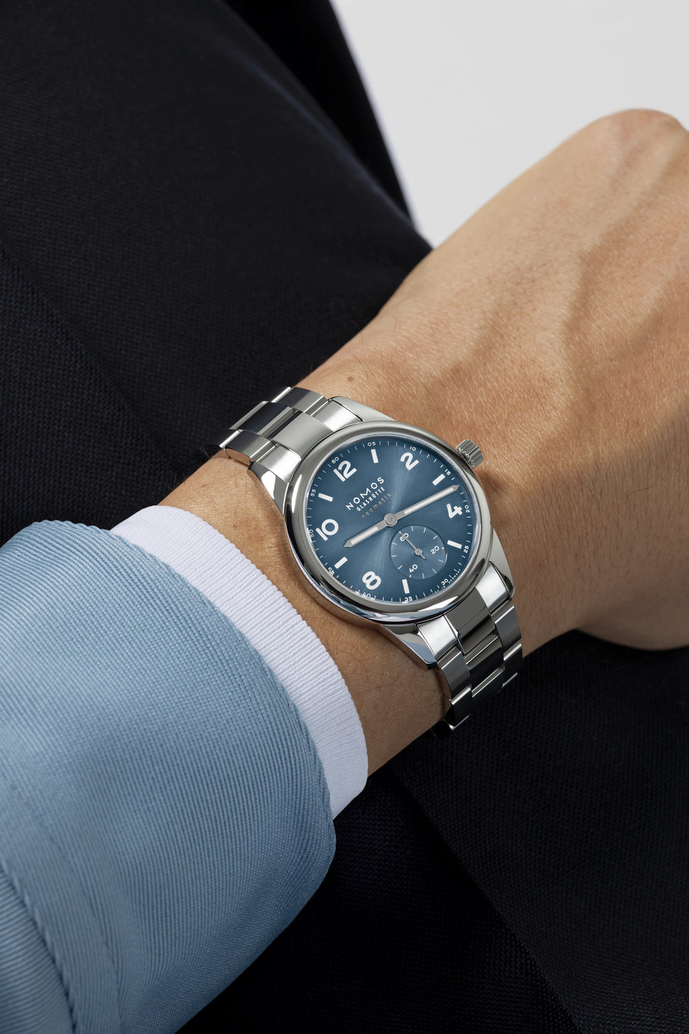 NOMOS Glashütte - Club Sport neomatik polar mit der Referenz 747  Herrenuhr