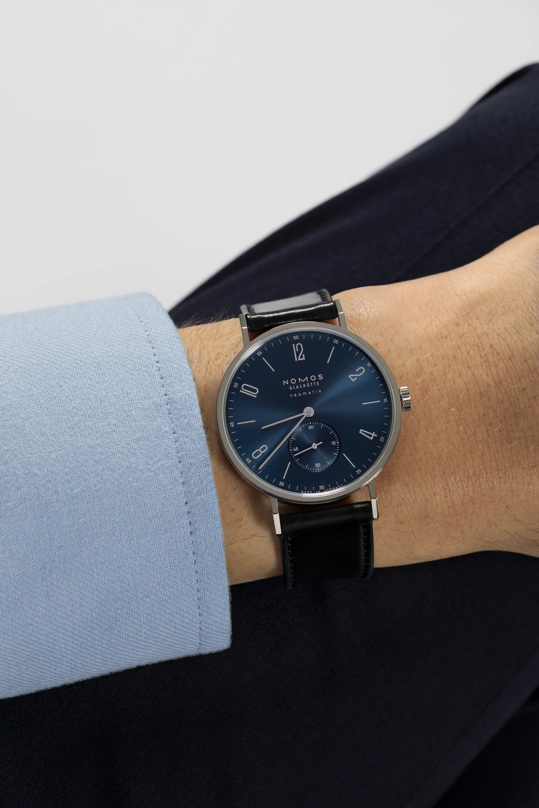 NOMOS Glashütte - Tangente 39 neomatik blaugold mit der Referenz 146 blau
