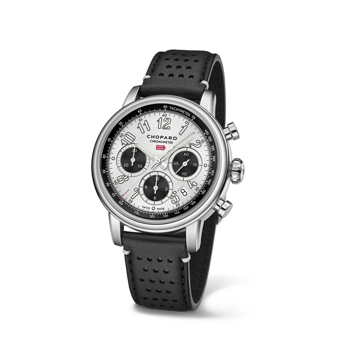 Chopard - Mille Miglia Classic Chronograph mit der Referenz 168619-3005 besteht aus Edelstahl. Der Durchmesser beträgt 40,5 mm. Im Inneren der Armbanduhr ist ein Automatikwerk verbaut. Die Uhr hat eine Gangreserve von 54 Stunden und ist Wasserdicht bis 50 m. 