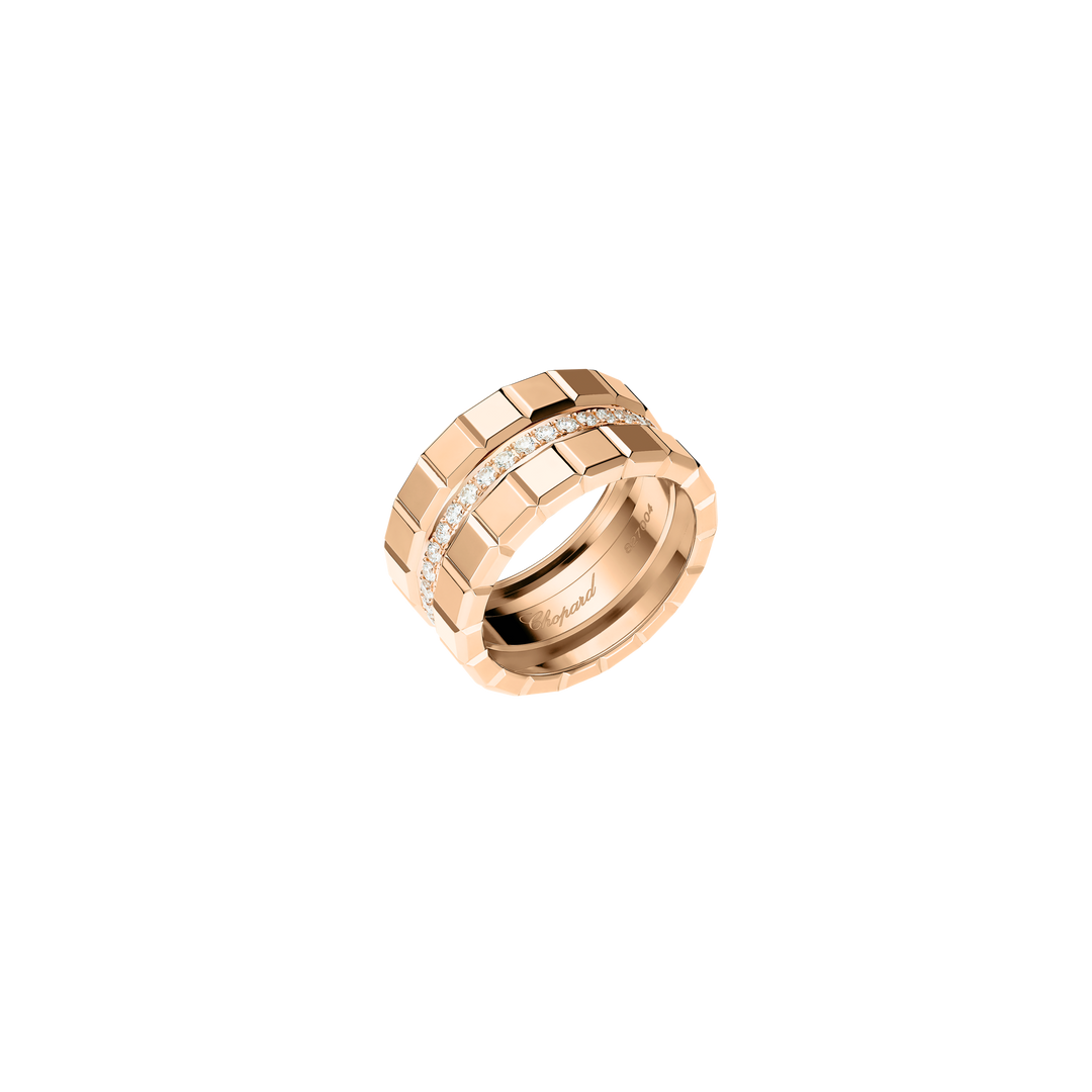 Chopard Ring Ice Cube 827004-1010 aus Roségold. Der Ring ist mittig mit einer Diamantreihe ausgefasst 
