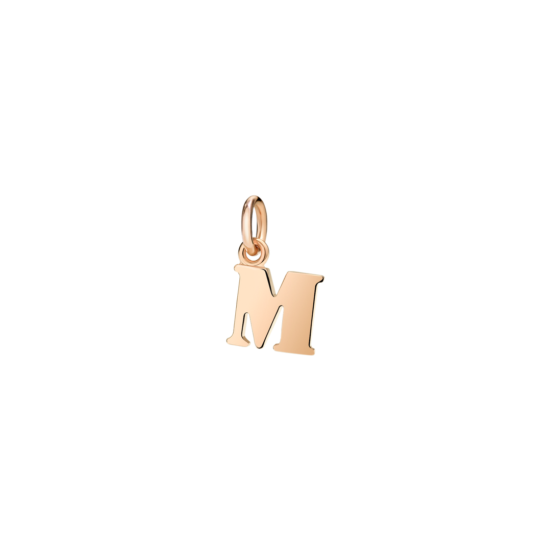 Dodo Charm Buchstabe M aus Roségold.