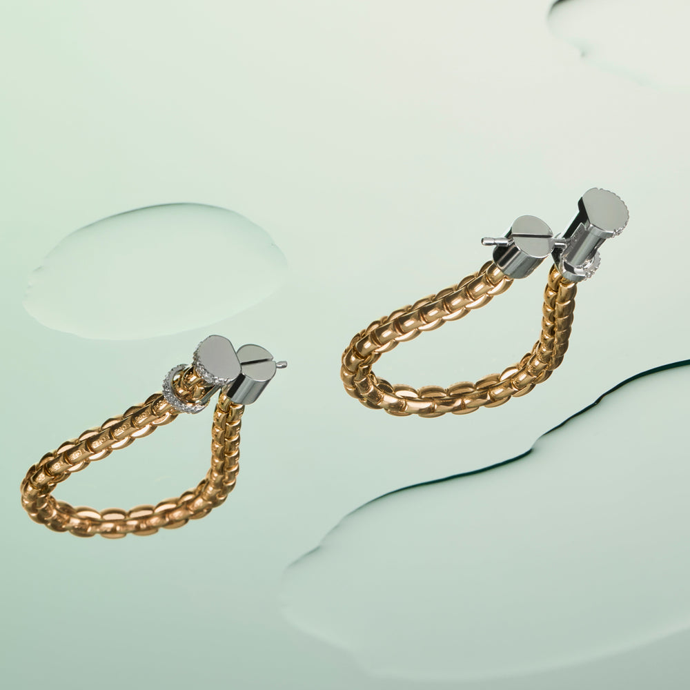 Fope Creolen 10E08OX_BB_Y_XBX_000 aus Gelb und Weißgold mit Diamantbesatz.