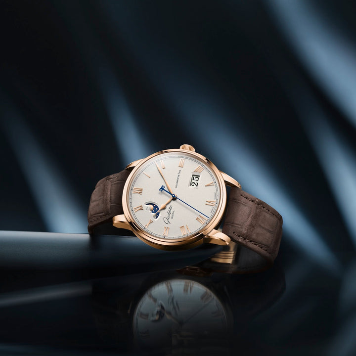 Glashütte Original - Senator Excellence Panoramadatum Mondphase - 1-36-24-02-05-62 – Automatikwerk – Silber, Rotgold - 40 mm - Herrenuhr in Gold