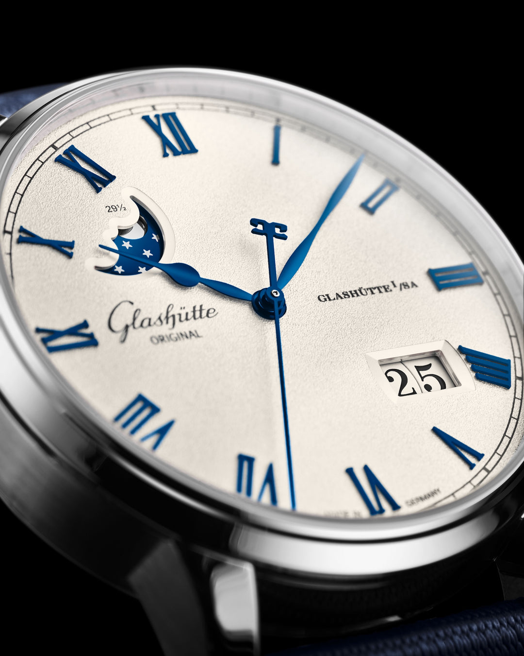 Glashütte Original - Senator Excellence Panoramadatum Mondphase - 1-36-24-05-02-61 – Automatikwerk – weiß, blau - 40 mm - Herrenuhr in weiß