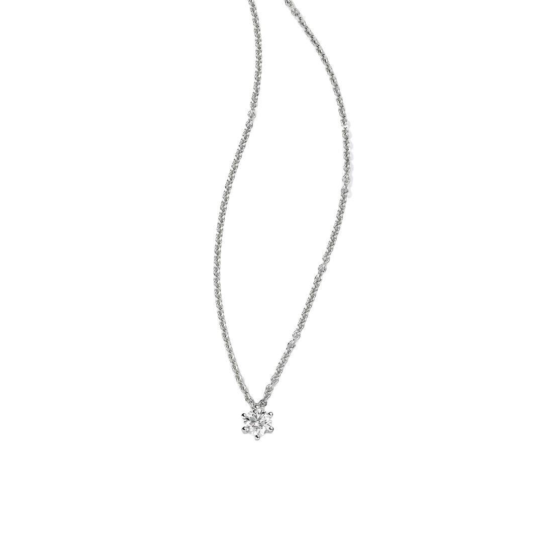 Entdecken Sie die Halskette von Henrich & Denzel aus der Diva-Kollektion mit der Referenz PA003.04000 aus Platin mit einem Diamanten bei Ihrem Fachhändler Juwelier Krebber in Mönchengladbach ✓Schmuck ✓Uhren ✓Juwelier ✓ Service