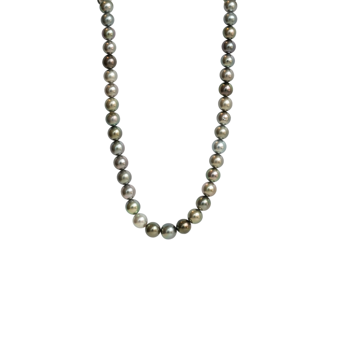 Krebber Tahtiperlen-Stang Referenz 504.4080 . Die Perlen haben einen Durchmesser von 8-11mm und sind in den Farben Silber bis hin zu dunkle grün und raun gehalten