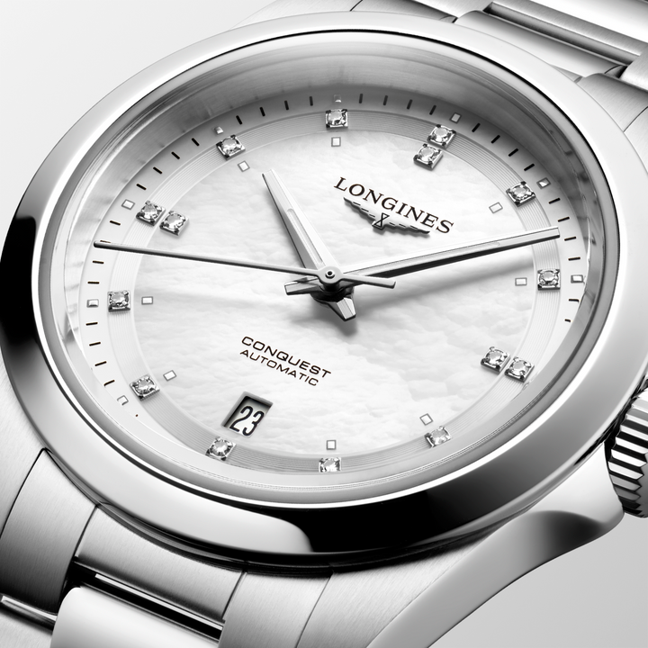 Longines Conquest mit der Referenz L3.320.4.87.6 besteht aus Edelstahl. Der Durchmesser beträgt 30 mm