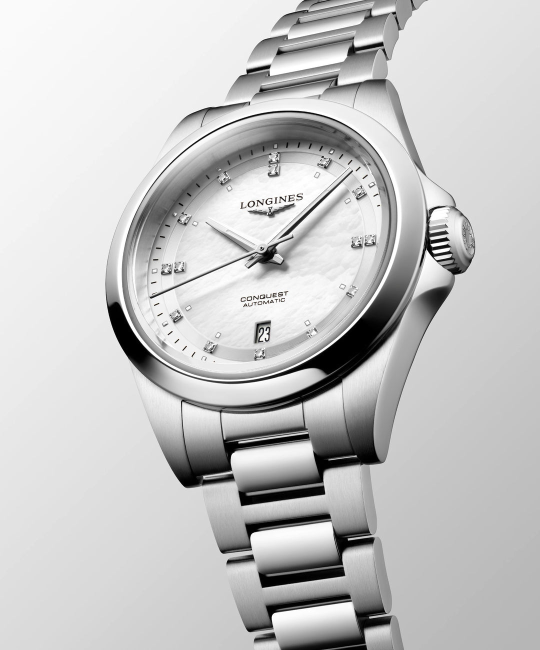  Longines Conquest mit der Referenz L3.320.4.87.6 besteht aus Edelstahl. Der Durchmesser beträgt 30 mm mit Diamanten