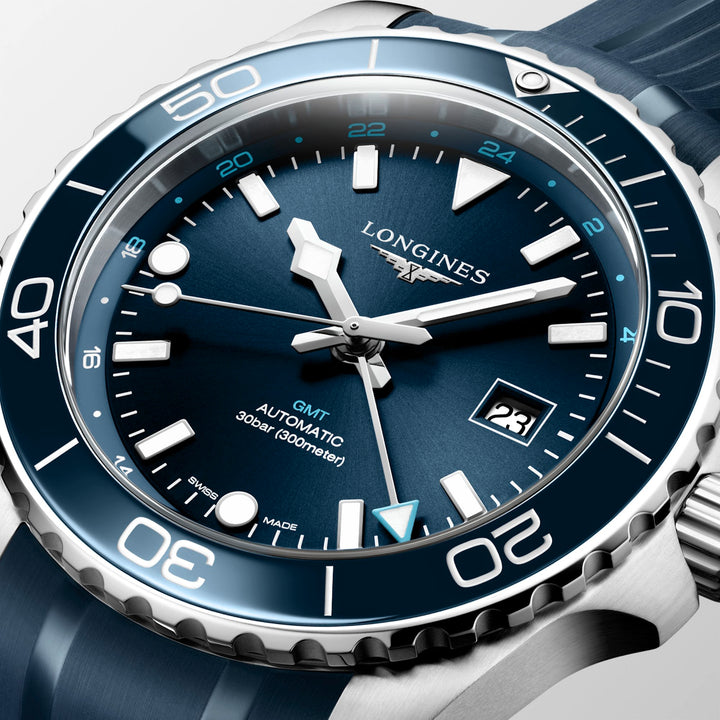 die Longines - HydroConquest GMT mit der Referenz L3.890.4.96.9 mit blauem Sonnenstrahl Zifferblatt