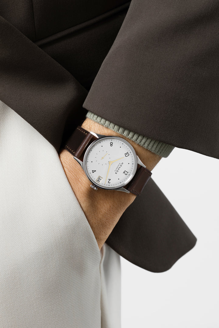 NOMOS Glashütte - Minimatik Datum gold – Handaufzugswerk – weiß - 39,5 mm - Herrenuhr mit braunem Lederbande