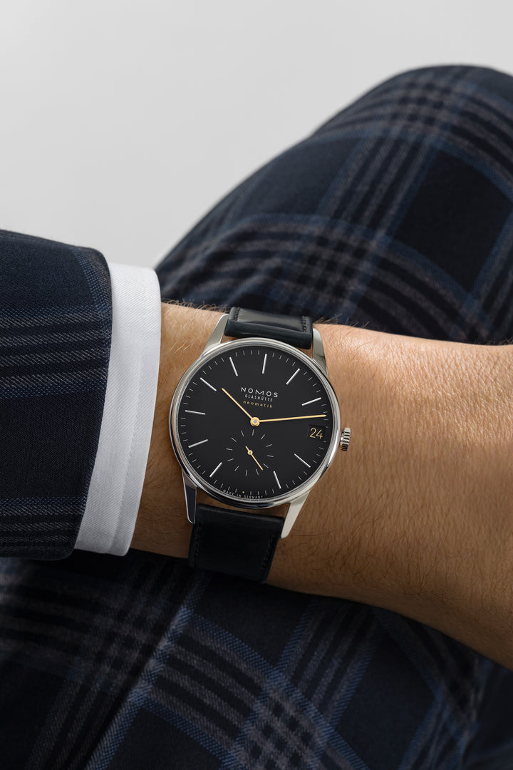 NOMOS Glashütte - Orion neomatik 41 Datum new black mit der Referenz 366 elegante Dresswatch