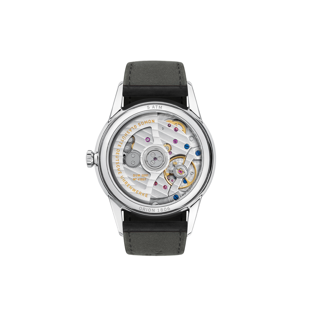 NOMOS Glashütte - Orion neomatik new black mit der Referenz 396 mit Saphirglasboden