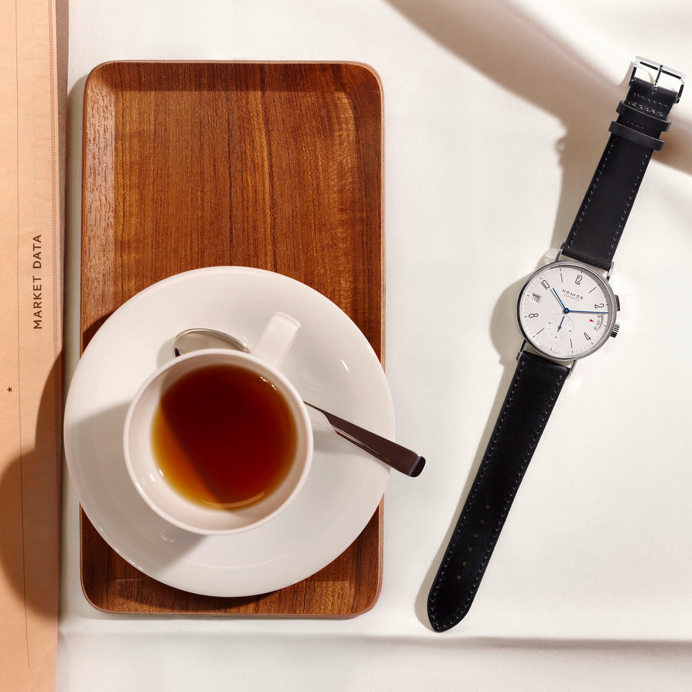NOMOS Glashütte - Tangomat GMT - 635 – Automatikwerk – weiß - 40 mm - Herrenuhr bei Juwelier Krebber in Mönchengladbach