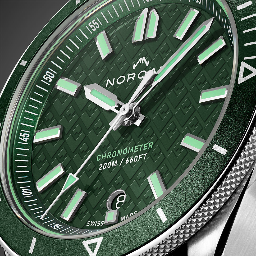 NORQAIN - Adventure - N1300.08S02.E01 – Automatikwerk – grün - 40 mm - Herrenuhr mit NORQAIN Bergmuster