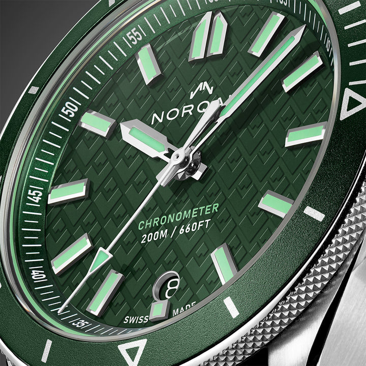 NORQAIN - Adventure - N1300.08S02.E01 – Automatikwerk – grün - 40 mm - Herrenuhr mit NORQAIN Bergmuster