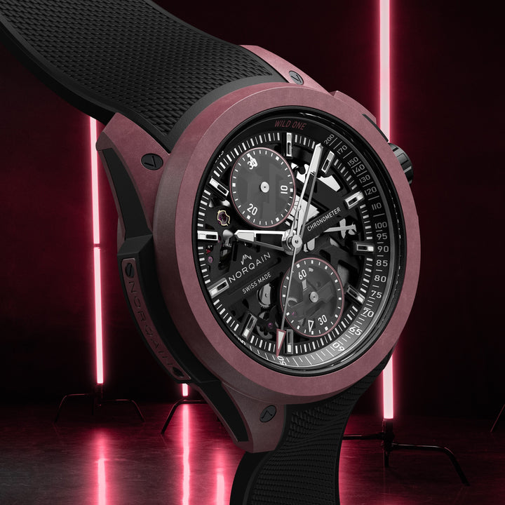 NORQAIN - Wild ONE Skeleton Chrono Limited Edition - N3002.40Q02.B01 – Automatik-Chronographenwerk – schwarz, dunkelrot - 42 mm - Herrenuhr, Schweizer Armbanduhr