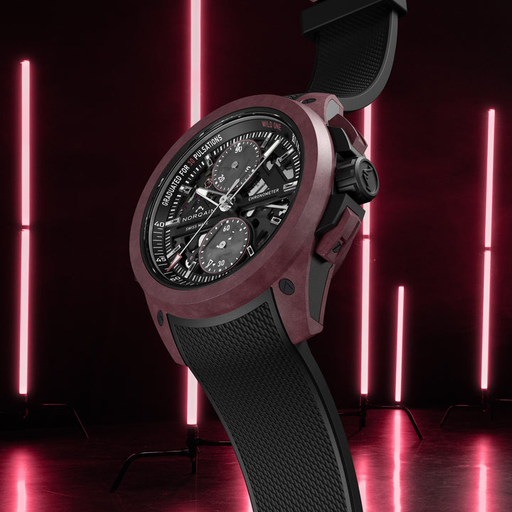 NORQAIN - Wild ONE Skeleton Chrono Limited Edition - N3002.40Q02.B01 – Automatik-Chronographenwerk – schwarz, dunkelrot - 42 mm - Herrenuhr mit Kautschukband