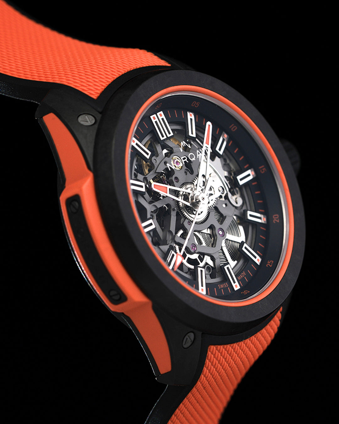 NORQAIN - Wild ONE Skeleton Coral - N3000.07Q31.B13 – Automatikwerk – rot, schwarz - 42 mm - Herrenuhr mit skelettiertem Zifferblatt