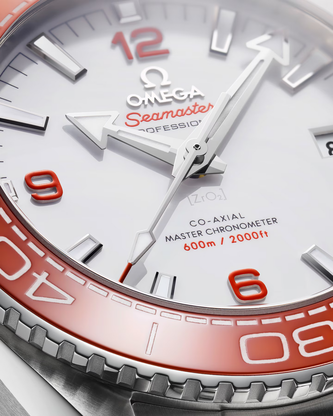 OMEGA - Seamaster Planet Ocean 600M Co-Axial Master Chronometer mit der Referenz 215.32.44.21.04.001 besteht aus Edelstahl.&nbsp;Der Durchmesser beträgt 43,5mm. Im Inneren der Armbanduhr ist das OMEGA&nbsp;8900 verbaut. Die Uhr hat eine Gangreserve von 60 Stunden und ist Wasserdicht bis 600m.