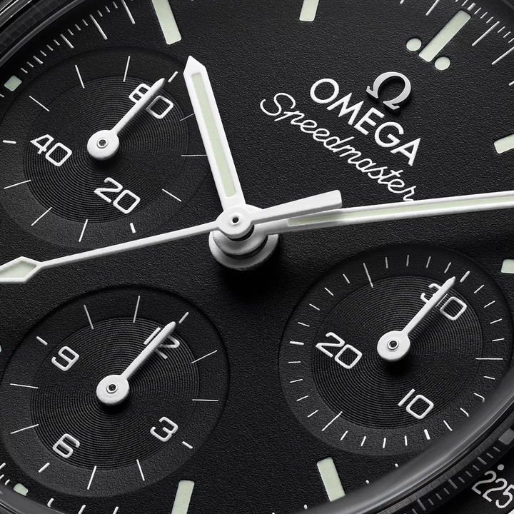 OMEGA Speedmaster 38 - Automatik-Chronograph - schwarz - 38 mm - Herren- und Damenuhr mit mattem schwarzem Zifferblatt