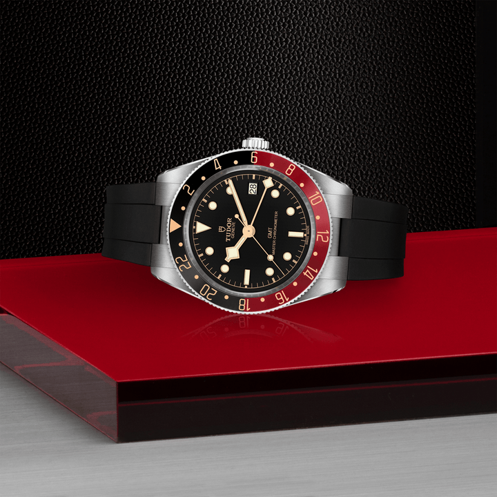 TUDOR - Black Bay 58 GMT - M7939G1A0NRU-0002 – Automatikwerk – schwarz, rot - 39 mm - Herrenuhr bei Juwelier Krebber