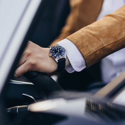 Herrenuhr mit Stoffband in Gold