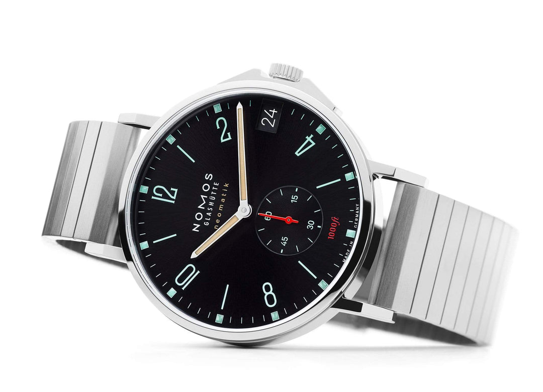 Nomos Tangente mit schwarzen Zifferblatt